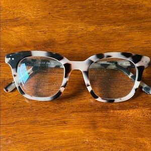 Chic Tortoise Shell Women's Glasses